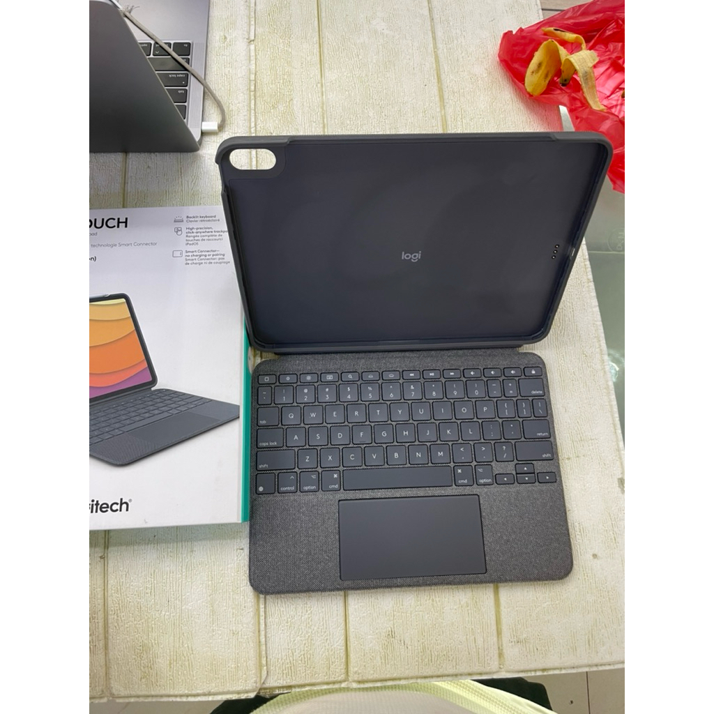 Logitech combo touch keyboard ipad Air 5/ Air 4 original bekas