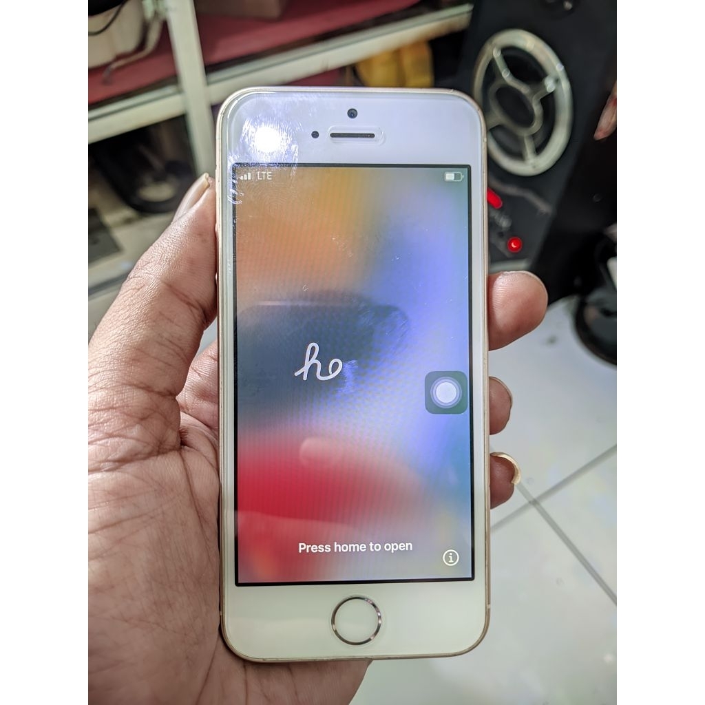 iphone SE Gen 1 2016 128GB bahan sesuai deskripsi