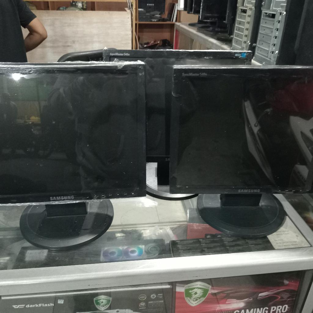 MONITOR KOTAK 17"