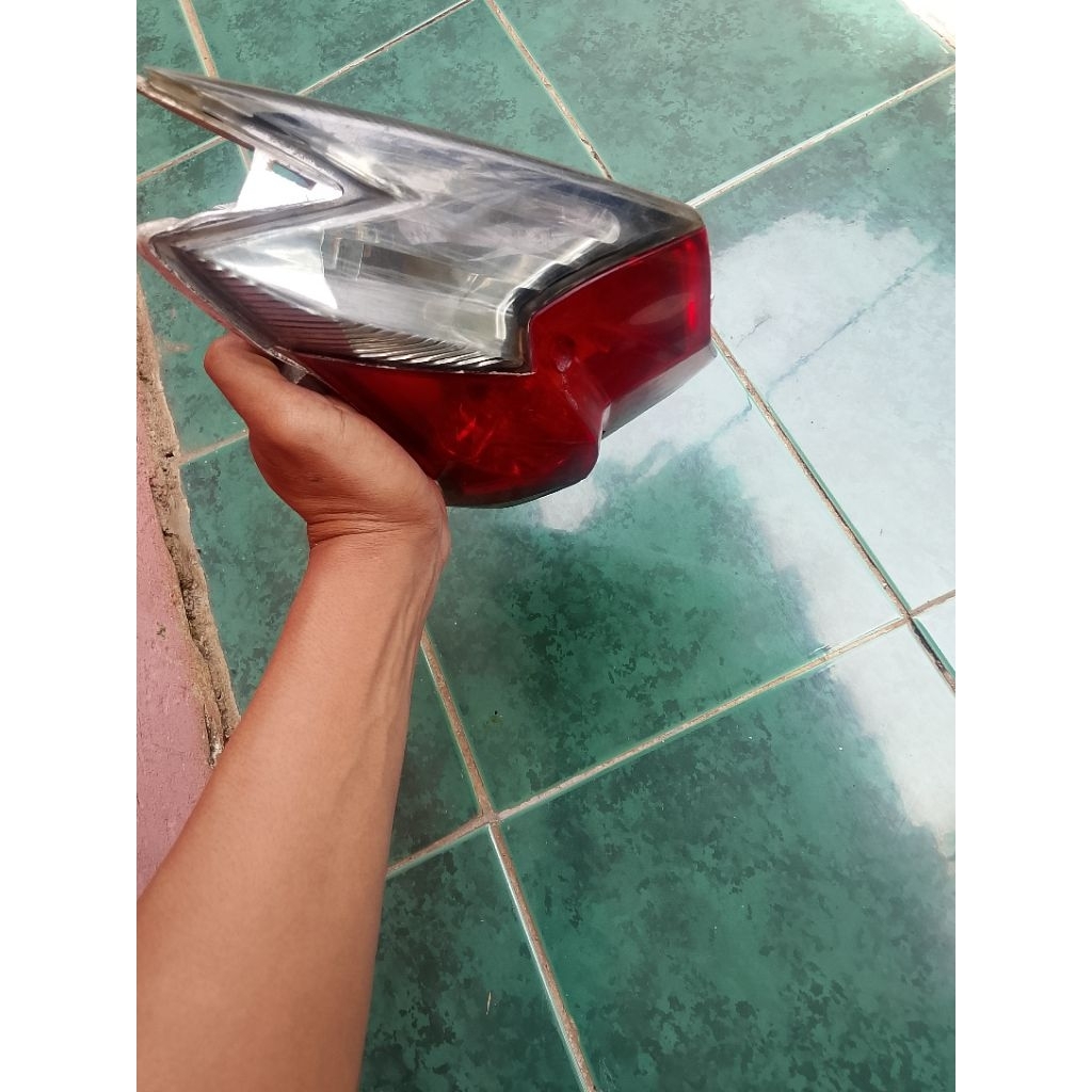 Lampu Belakang Stoplamp reflektor+mika Motor Kymco Free LX