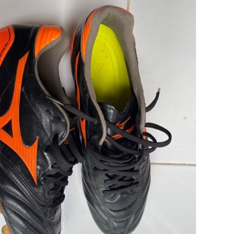 Sepatu Bola Mizuno Second
