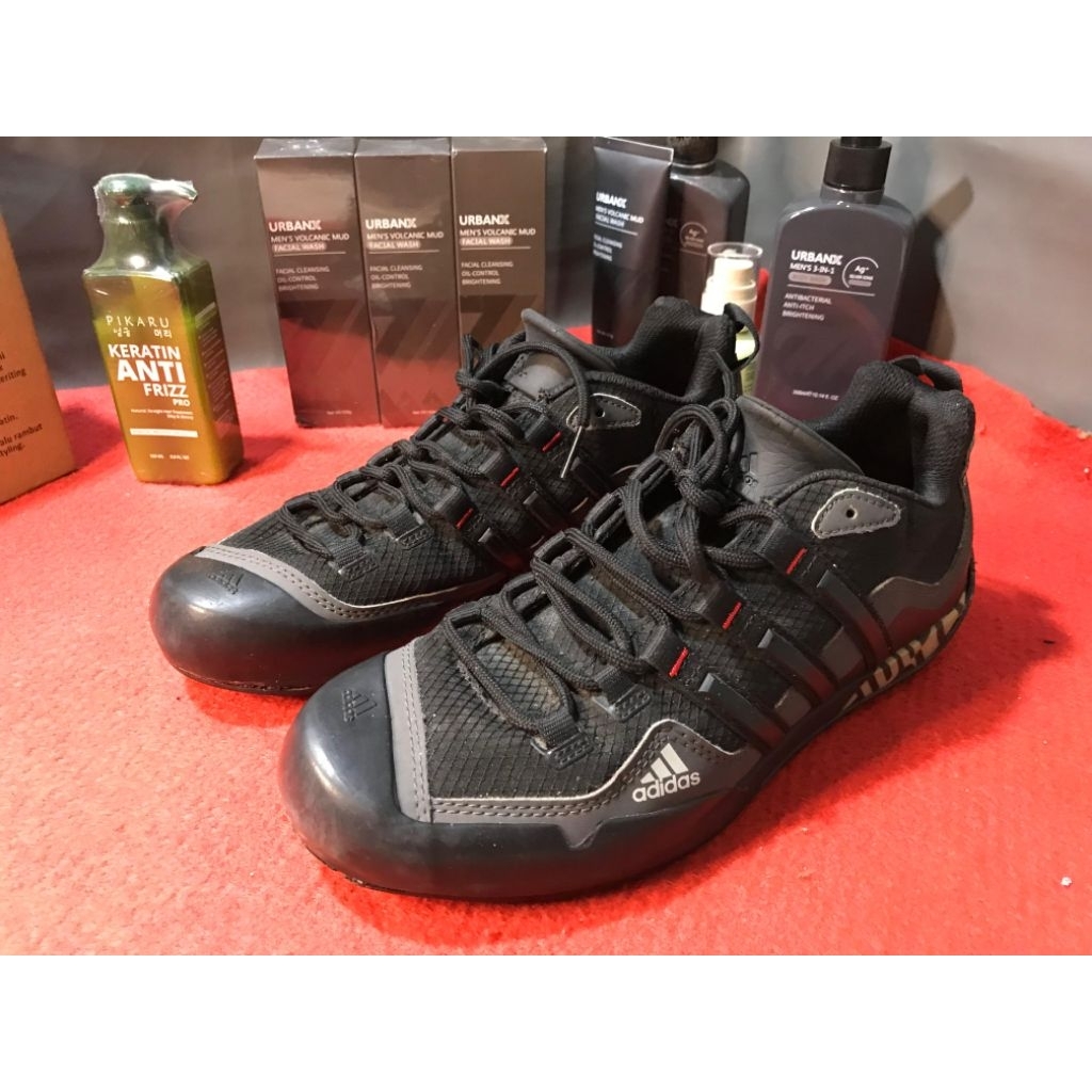 Sepatu Adidas Traxion original size 40