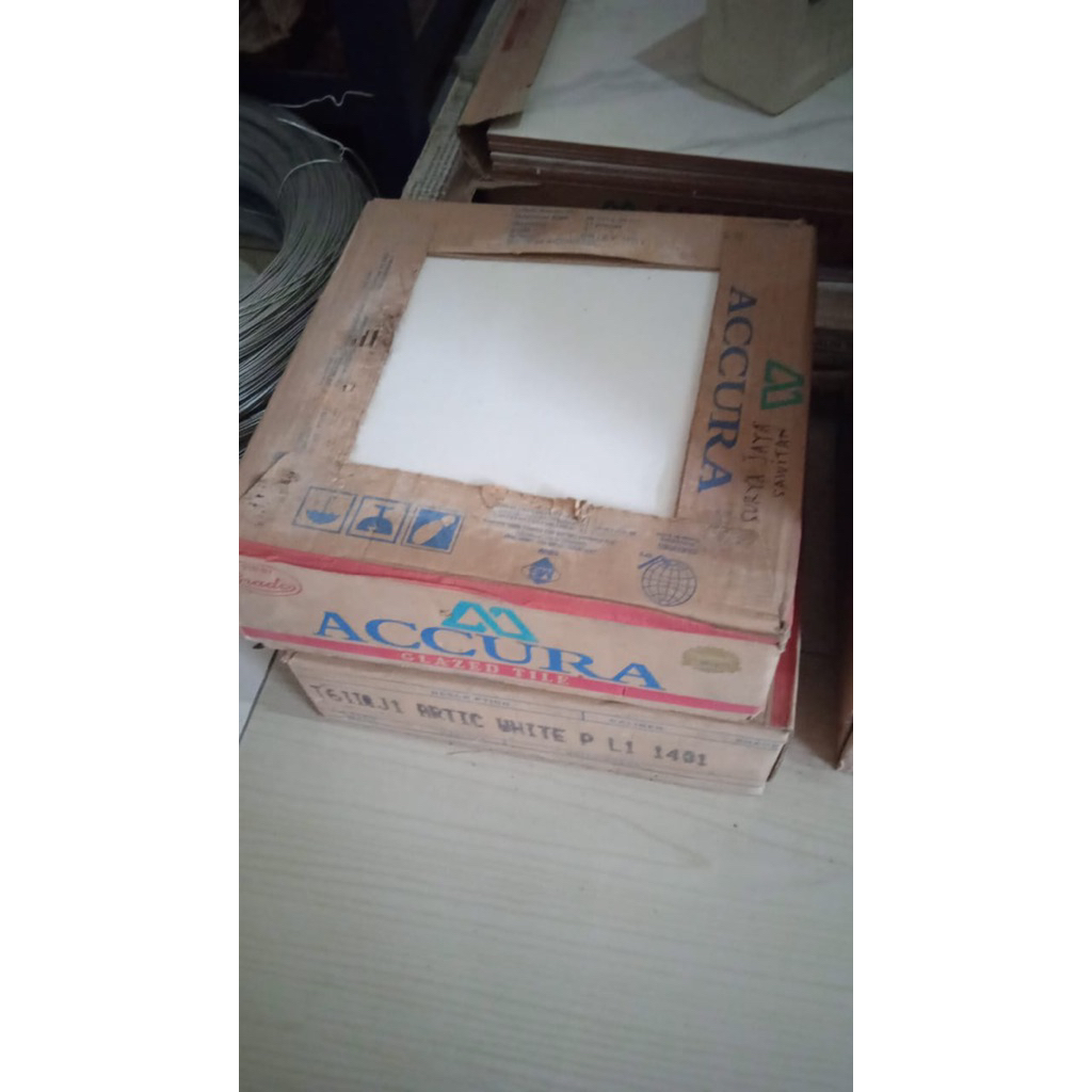 Keramik Putih Polos Accura 30 x 30