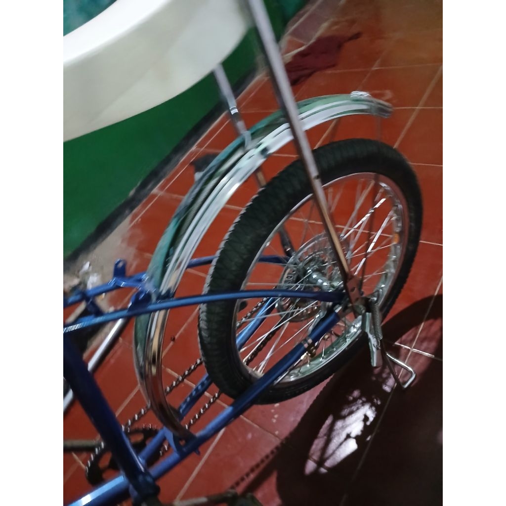 Sepeda lowrider