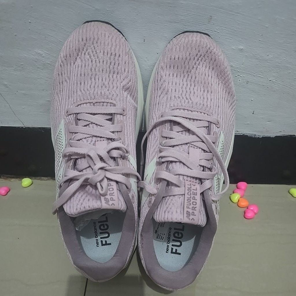 Sepatu wanita lari NB W Fuelcell proper v5 Haze preloved