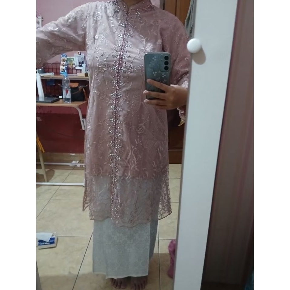 kebaya dusty pink
