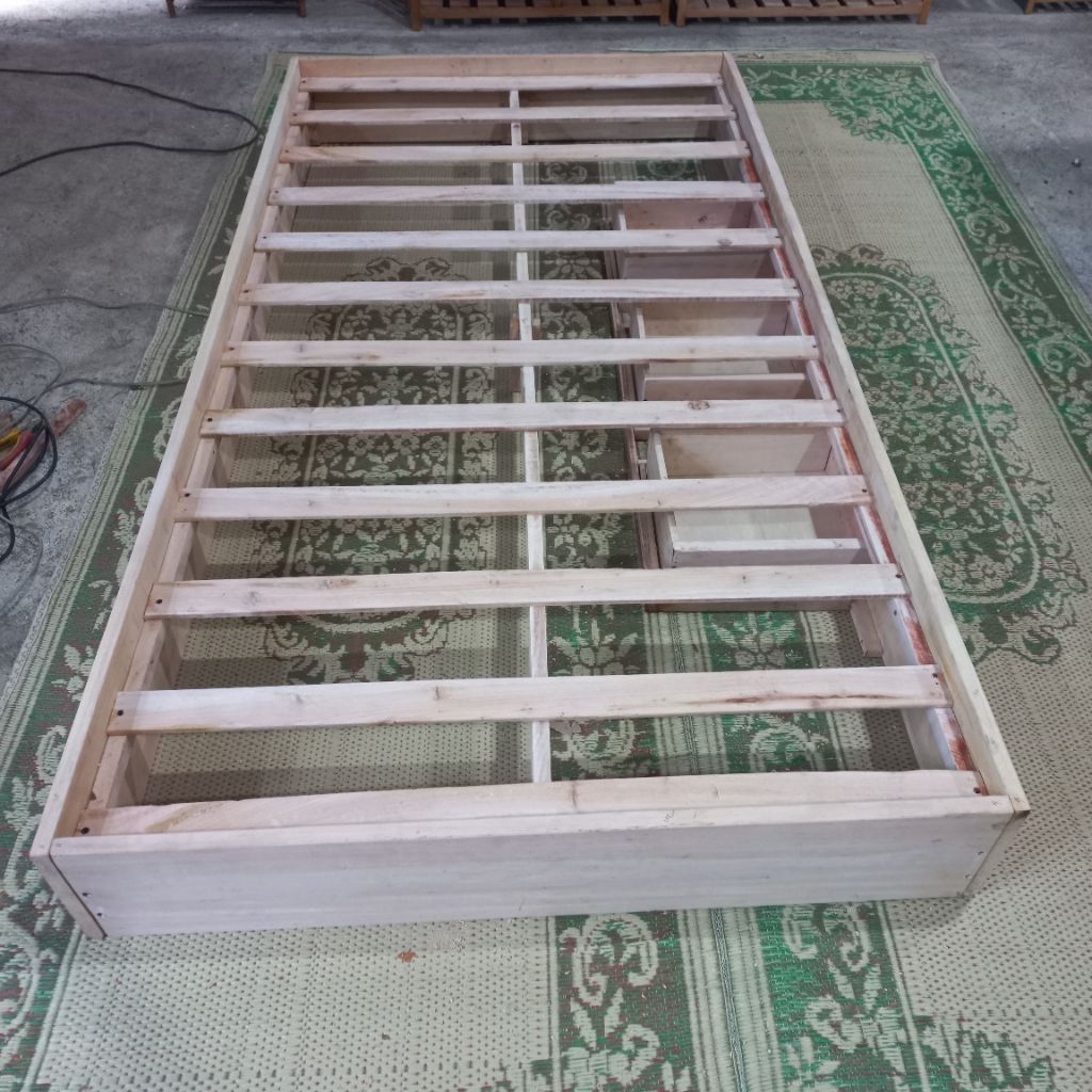 dipan/Alas kasur tinggi 20cm kayu minimalis terdapat laci