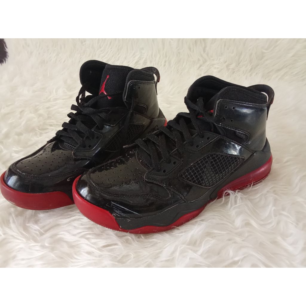 sepatu NIKE airjordan mars 27c hitam merah preloved