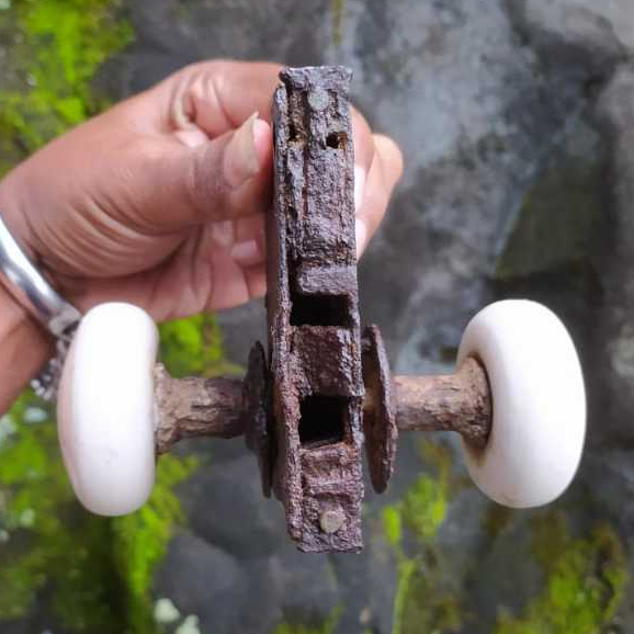 TARIKAN PINTU JADUL TAHUN 50AN [ KOLEKSI BARANG JADUL ]