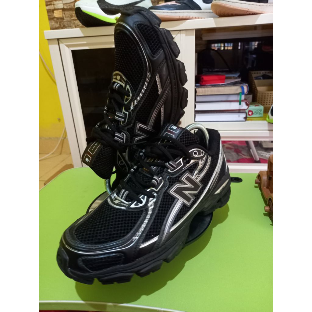 NB 740 Black Silver Size 42