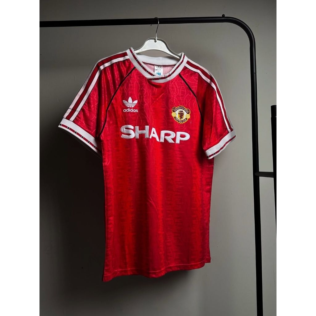Ini adalah jersey Go kandang retro Manchester United 1990-1992 dari Adidas. size XL BNWT