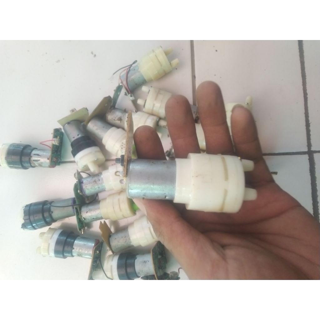 DINAMO POMPA AIR GALON DUA LUBANG BEKAS PAKAI. BONUS MODUL