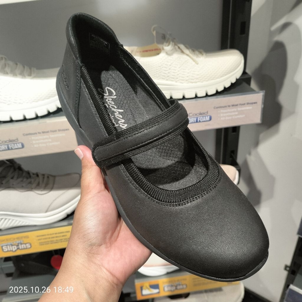 SKECHERS Arya Women's Lifestyle Shoes - Black