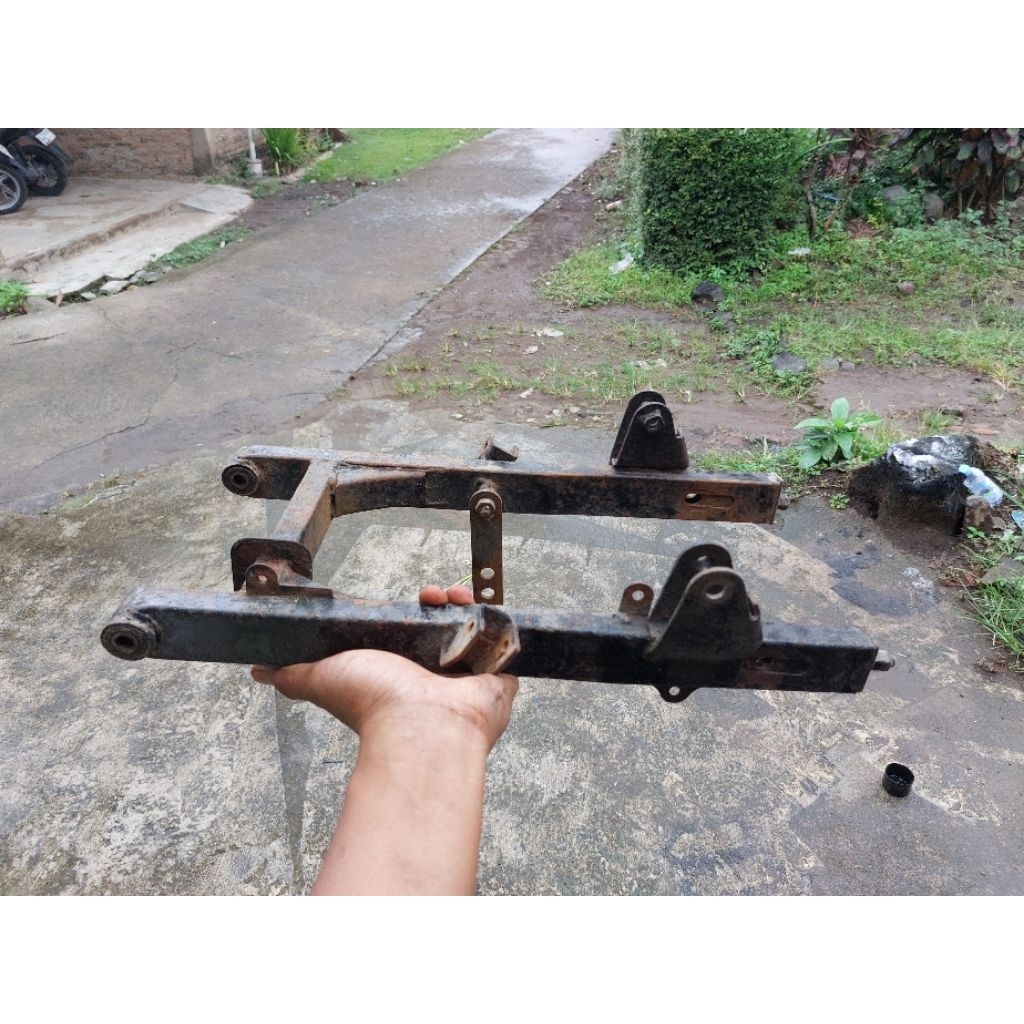 Swing Arm Lengan Ayun Suzuki Rc100 Bravo Original