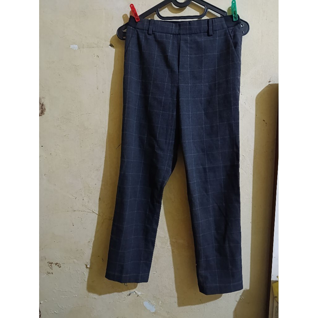 CELANA BAHAN MEREK UNIQLO