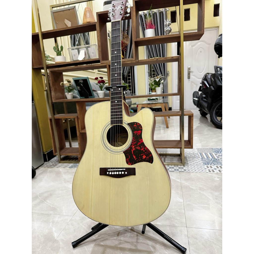 Preloved Gitar Yamaha