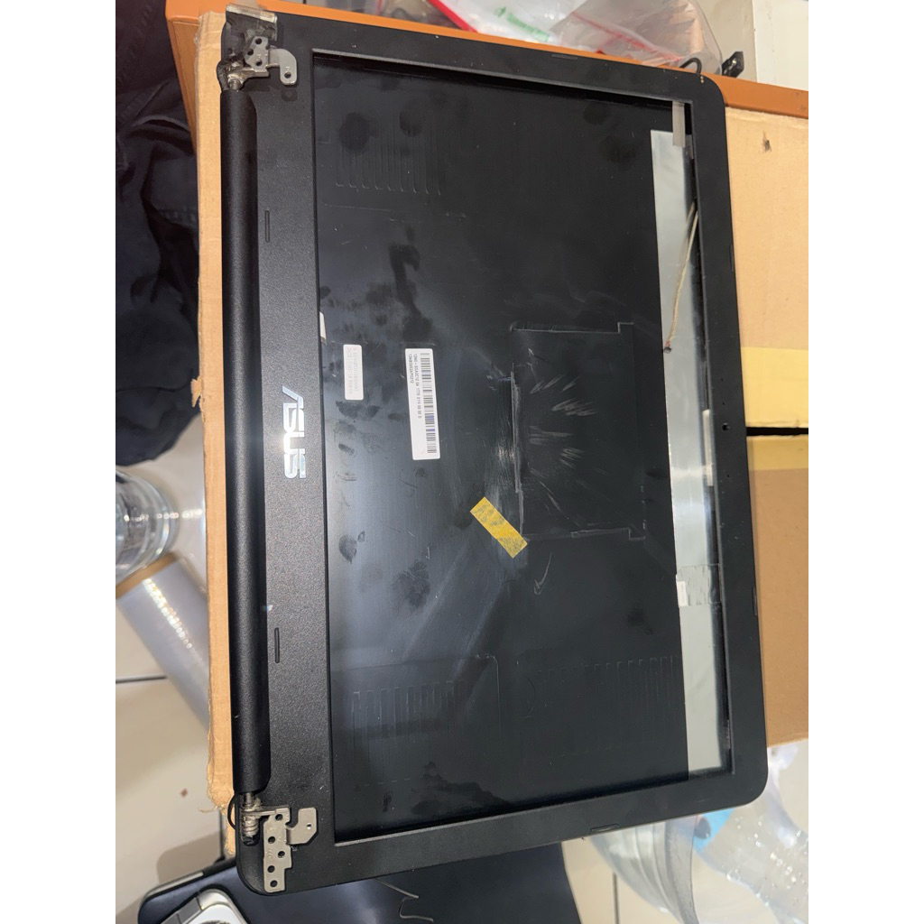 casing layar Asus X556U mulus