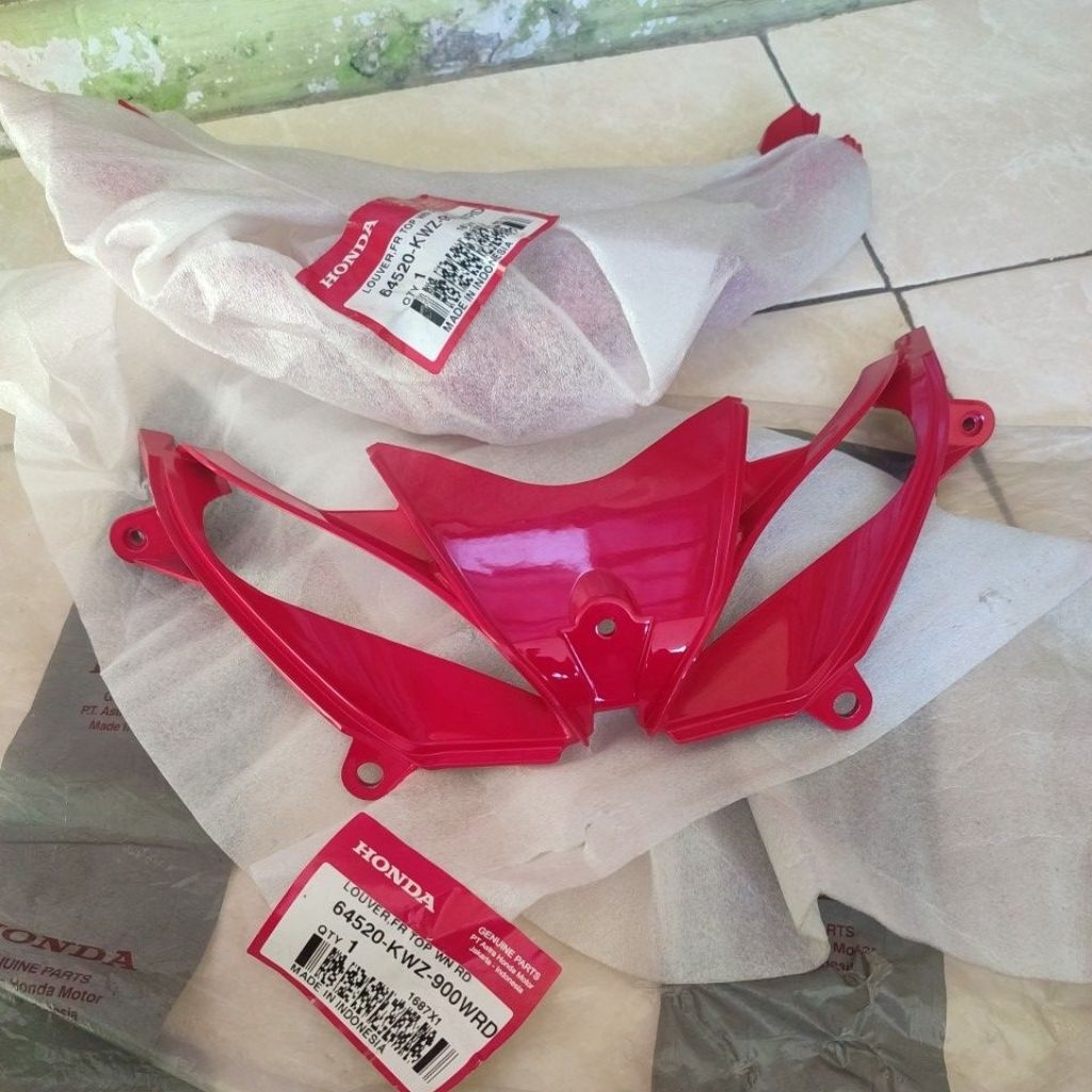 LOUVER FRONT TOP GARNISH PANEL TAMENG KAP KUMIS REVO AT MATIC REVO DX 64520-KWZ-900WRD MERAH ORIGINA