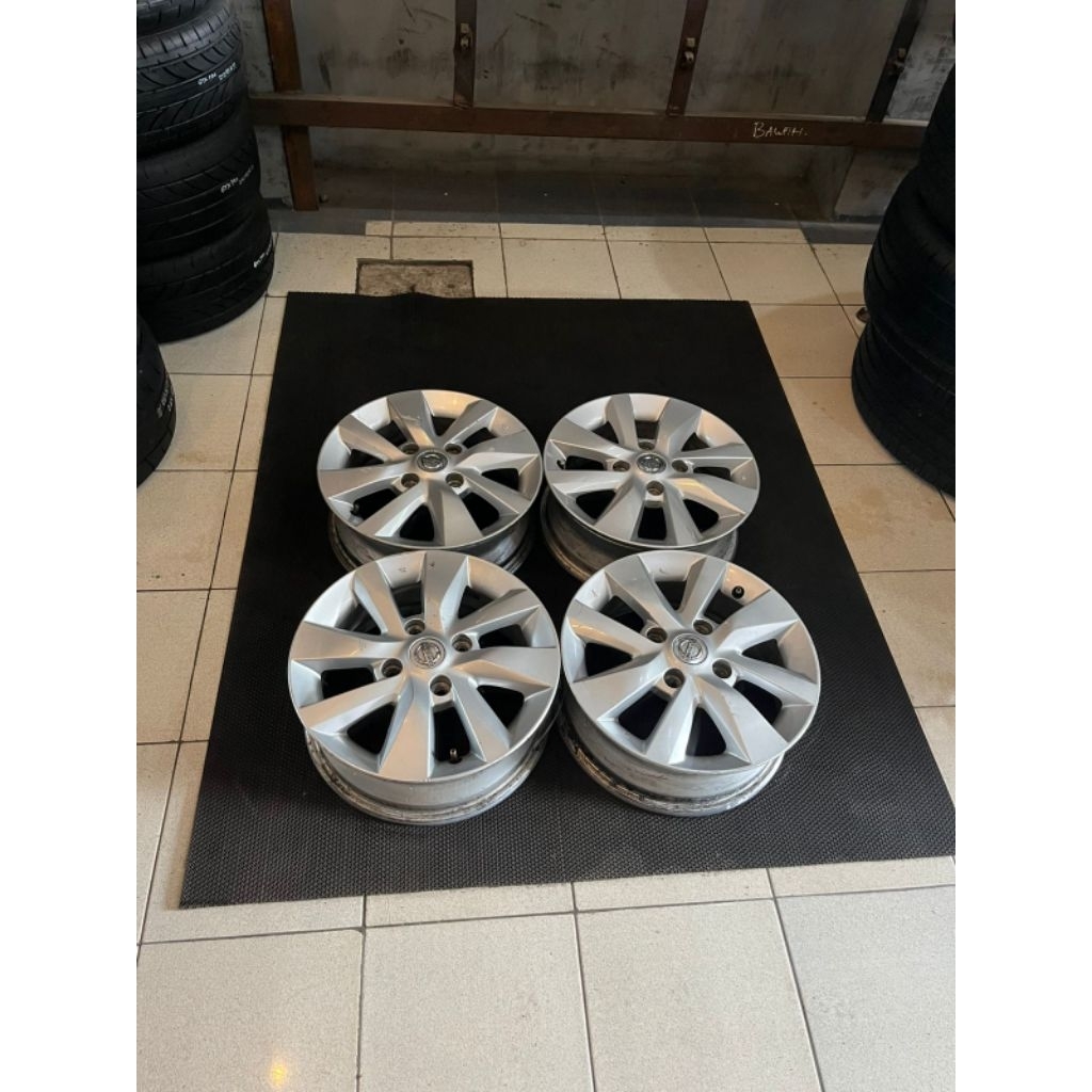 Velg oem NISSAN Grand Livina R15 pcd 4x114.3