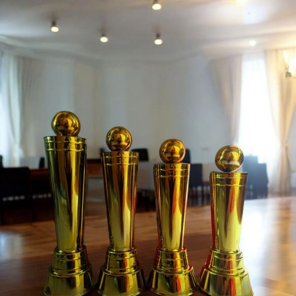 Trophy piala setnlis Piala Sepak bola Piala Bulu Tangkis Piala Voli Piala Tenis / piala trophy