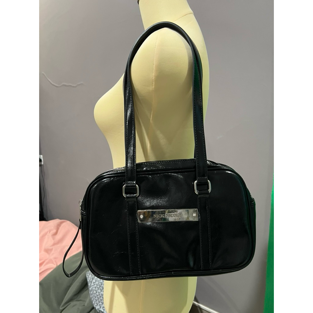 TAS SHOULDER NICK NICOLE HITAM