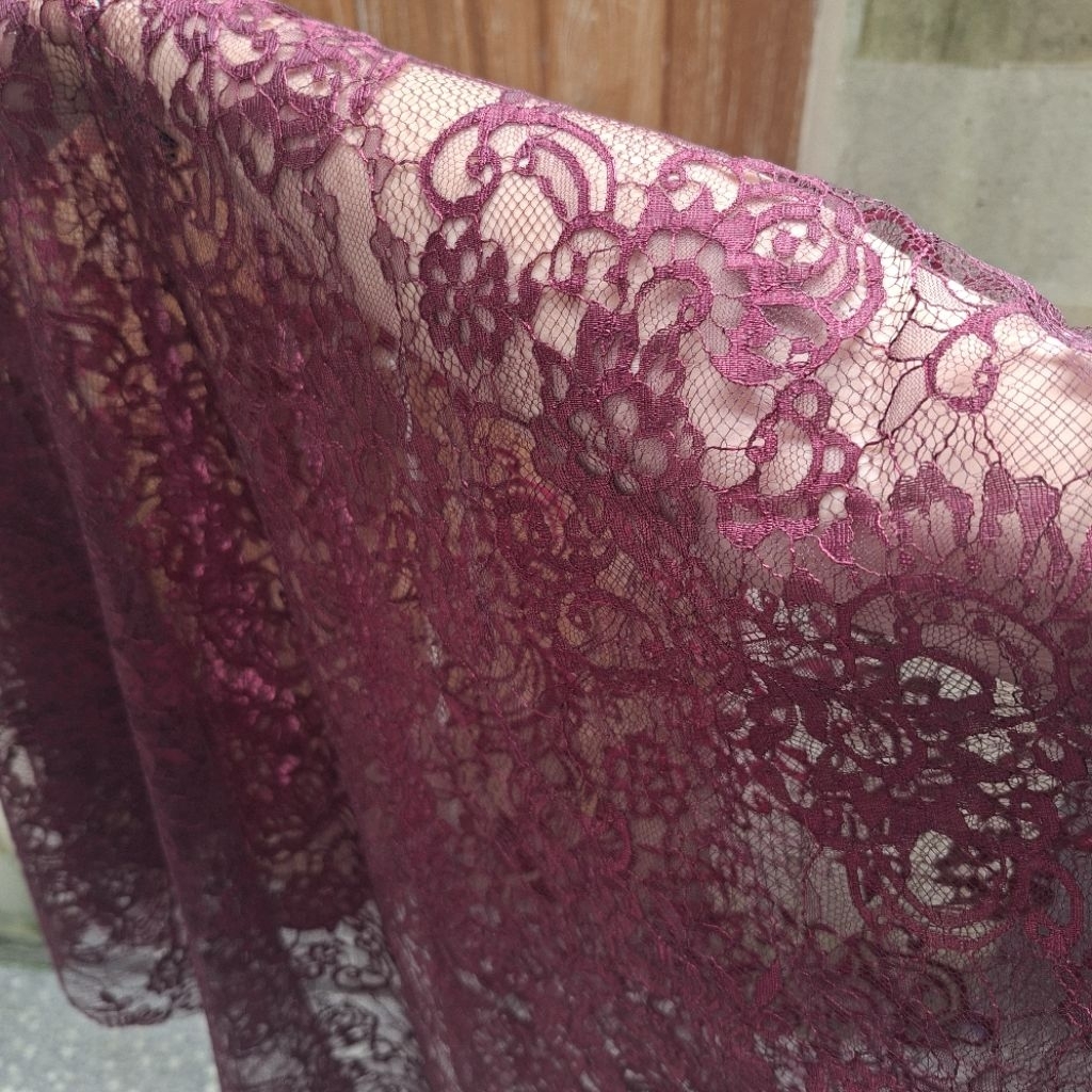 Kain kebaya Soltis motif Rapet warna ( Merah Maroon)