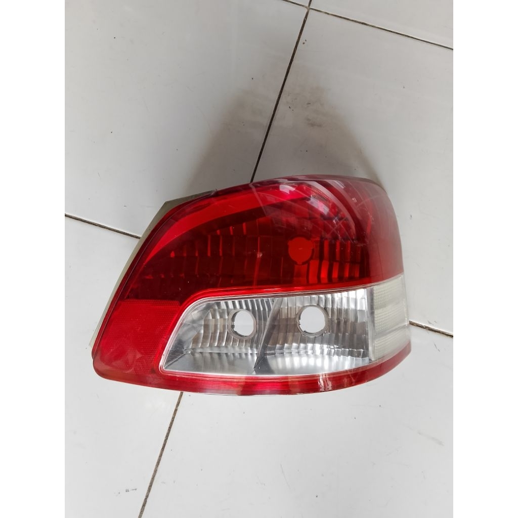 lampu belakang Toyota Vios gen 2 (kanan)