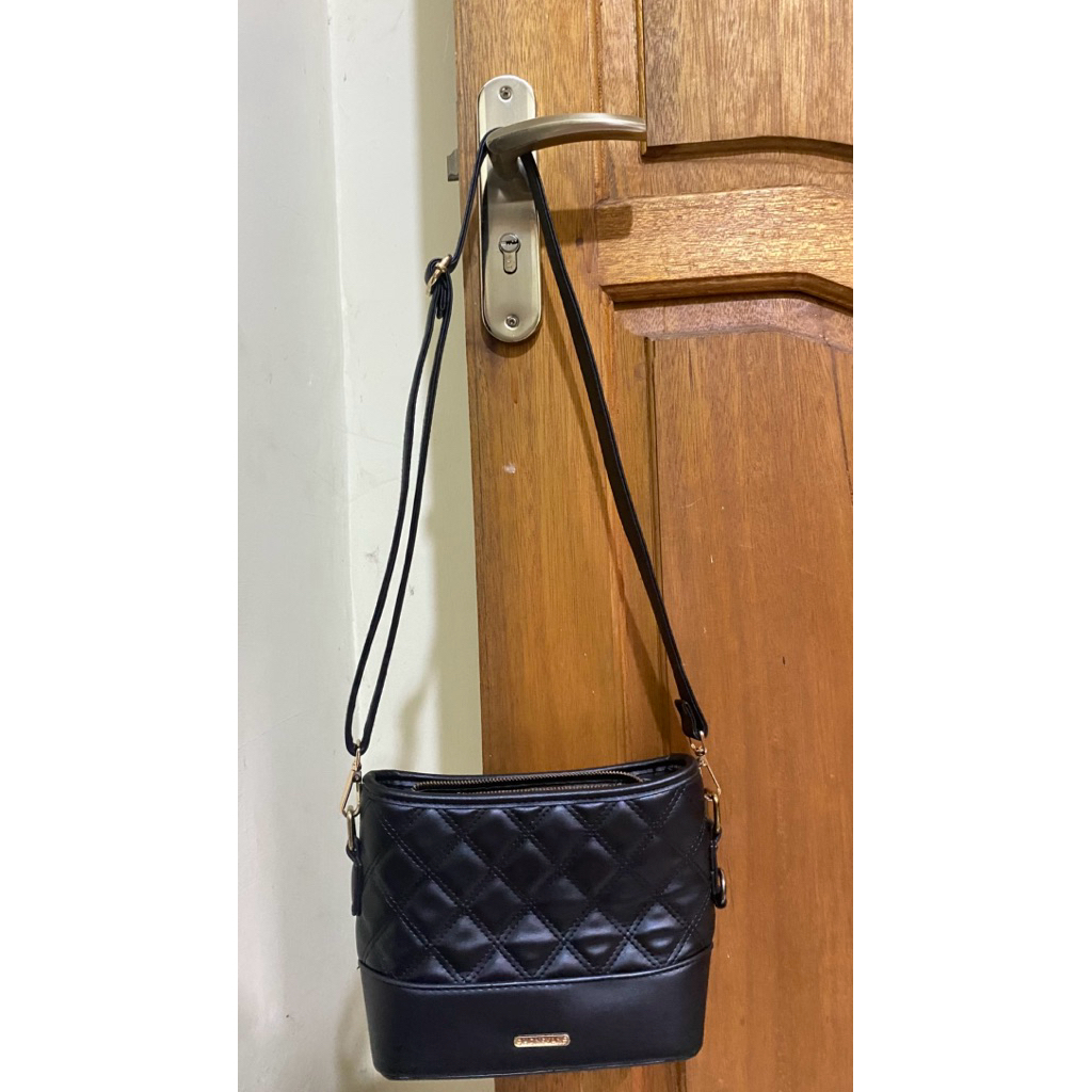 PRELOVED Tas slempang wanita/slingbag hon&yan | tas wanita warna hitam tas premium tas murah