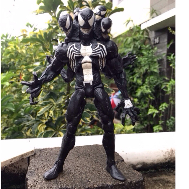 VENOM MARVEL SELECT ACTION FIGURE SPIDERMAN ENEMY SYMBIOTE