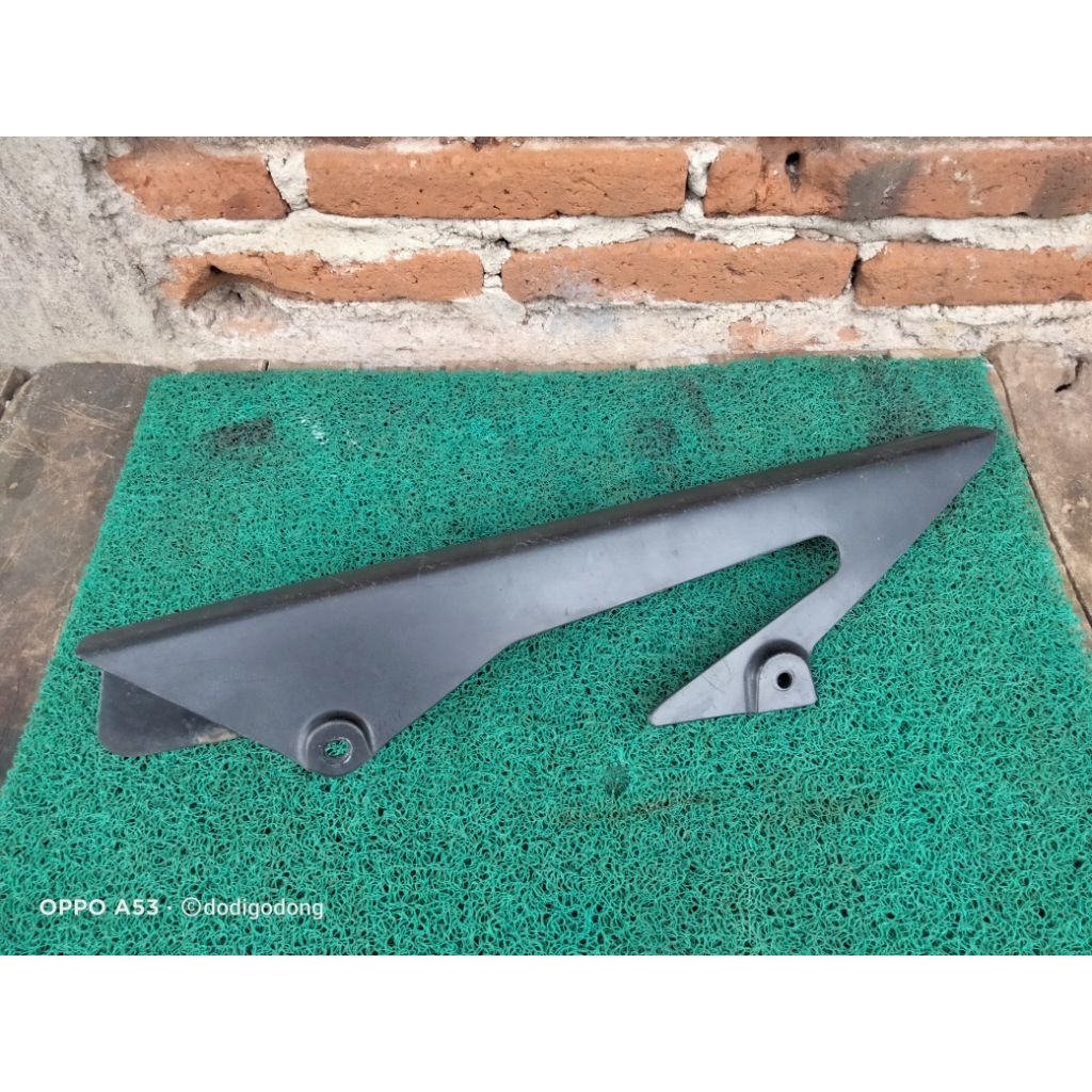 Katengkas Tutup Rantai Kawasaki Ninja 250 Karbu Original