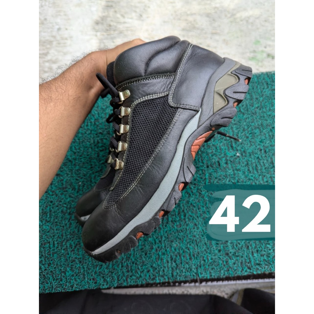 SEPATU OUTDOOR SIZE 42 ( SEPATU SECOND OUTDOOR )