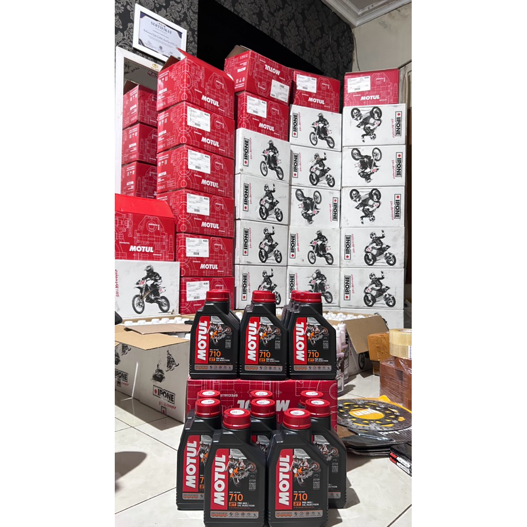 MOTUL 710 2T 1 DUS ISI 12 BOTOL(GARANSI ORIGINAL 100%) OLISAMPING MOTUL 710 2T