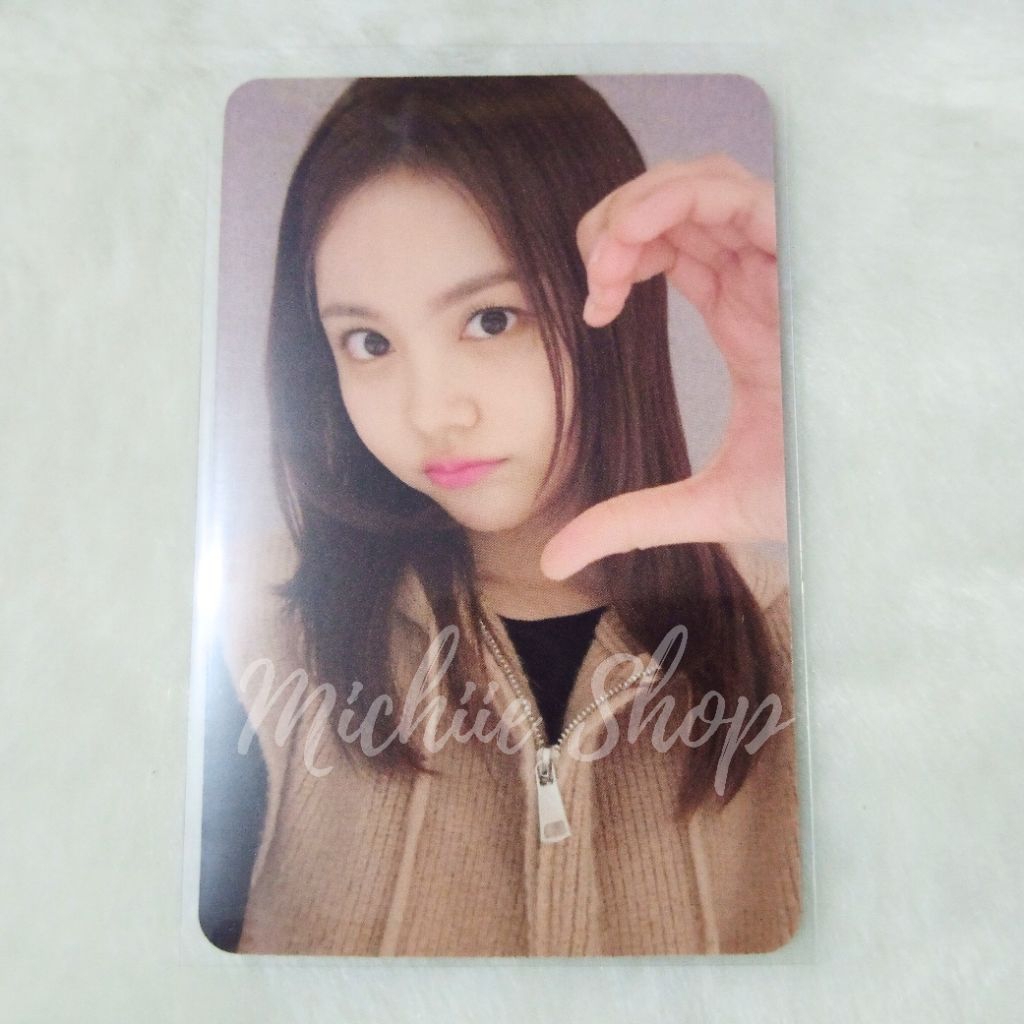 Photocard Hearts2Hearts Carmen Starriver Video Call 1.0 | Photocard Carmen Hearts2Hearts The Chase S