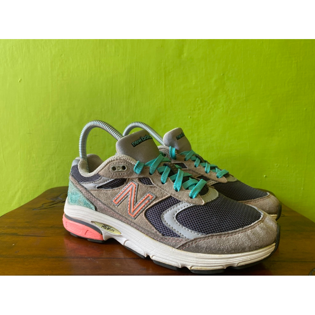 Sepatu nb880 Preloved size 35