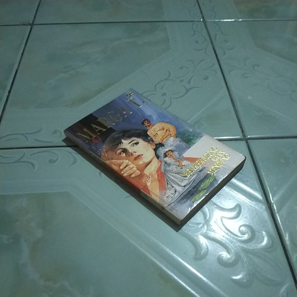 novel marga t. BERKERUDUNG AWAN MENDUNG