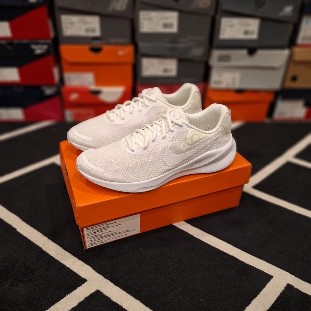 Sepatu Running Revolution 7 Original