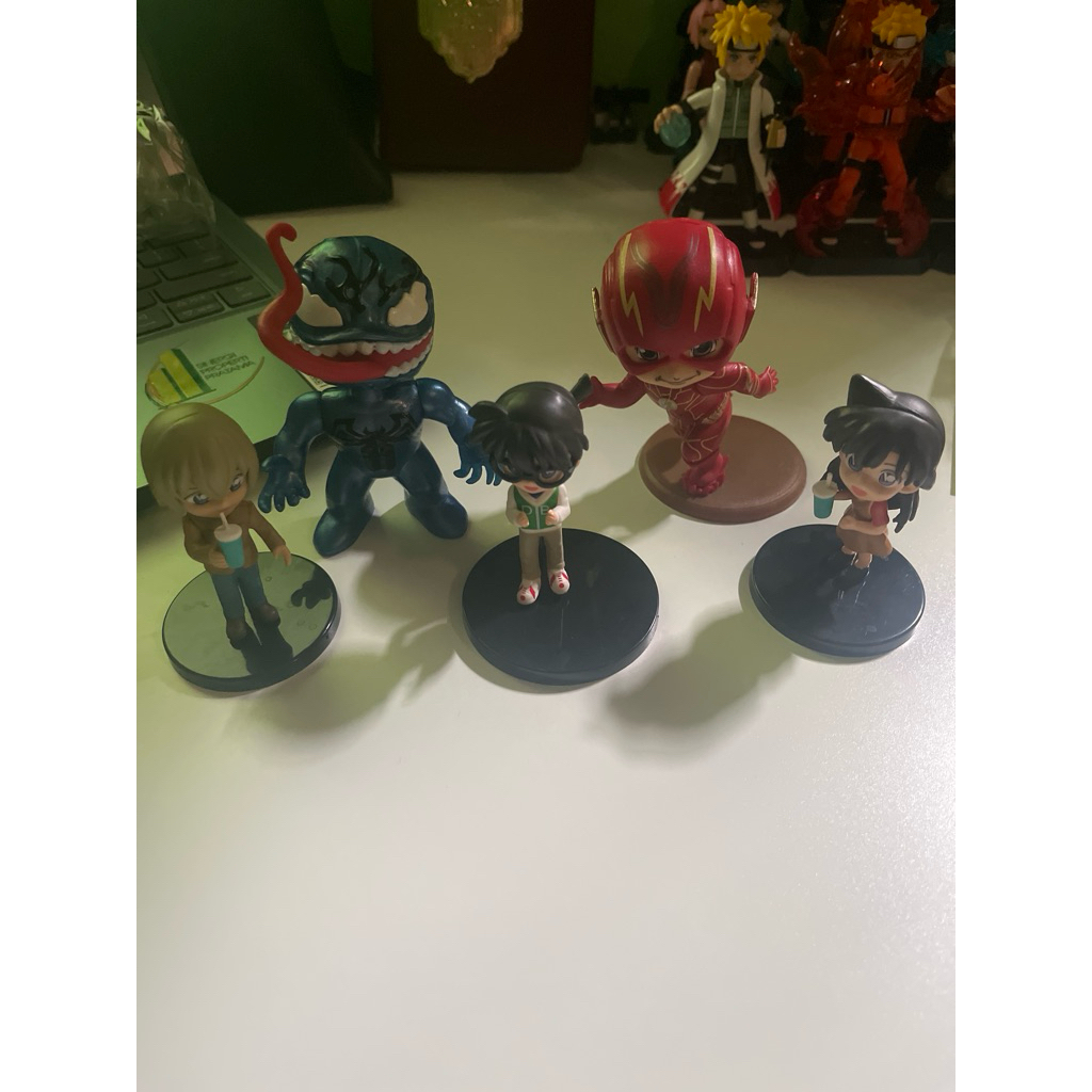 Action figure mesin gacha