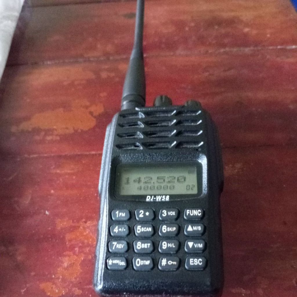 HT Alinco DJ-W58 (scond)