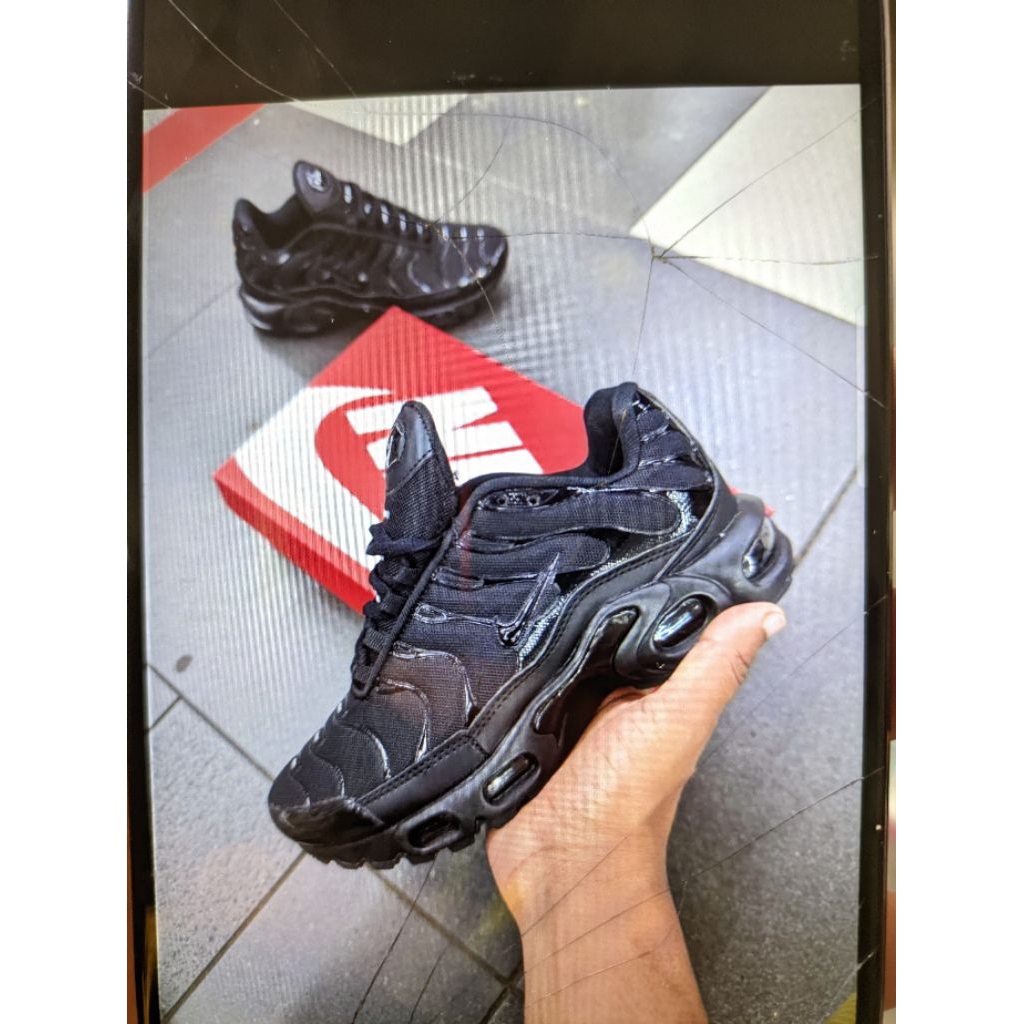 sepatu Nike tn air pria