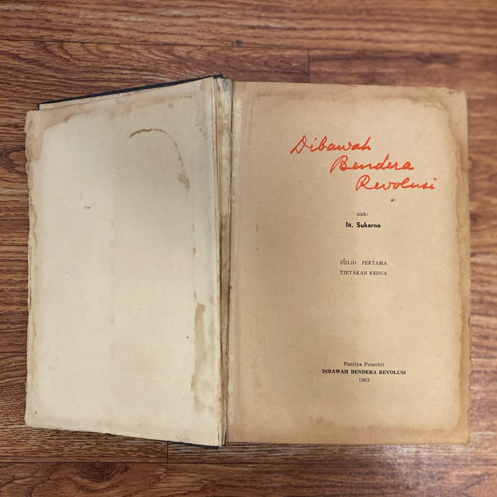 Buku Karya Ir. Soekarno Dibawah Bendera Revolusi