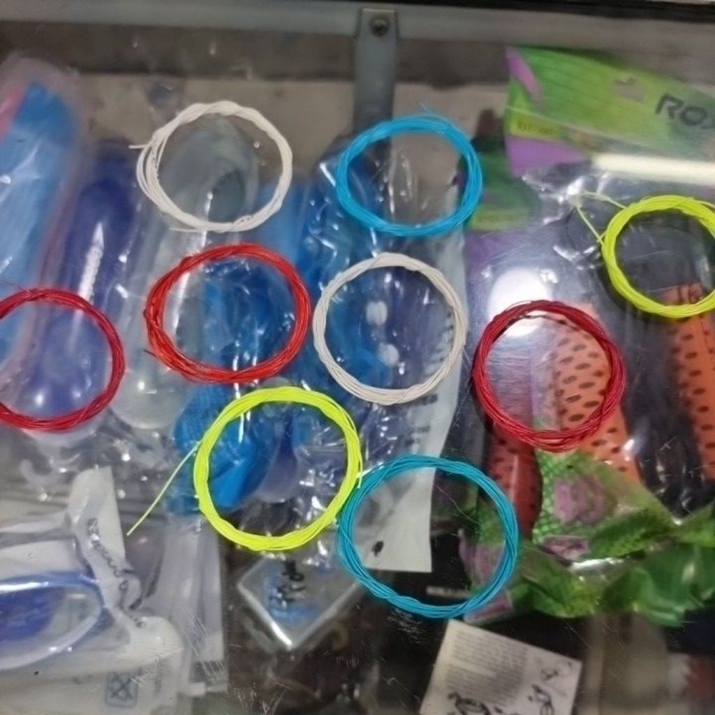 Senar Badminton yonex ori/buat nyambung senar raket/ buat ukulele ( bekas)panjang 2,5 meter