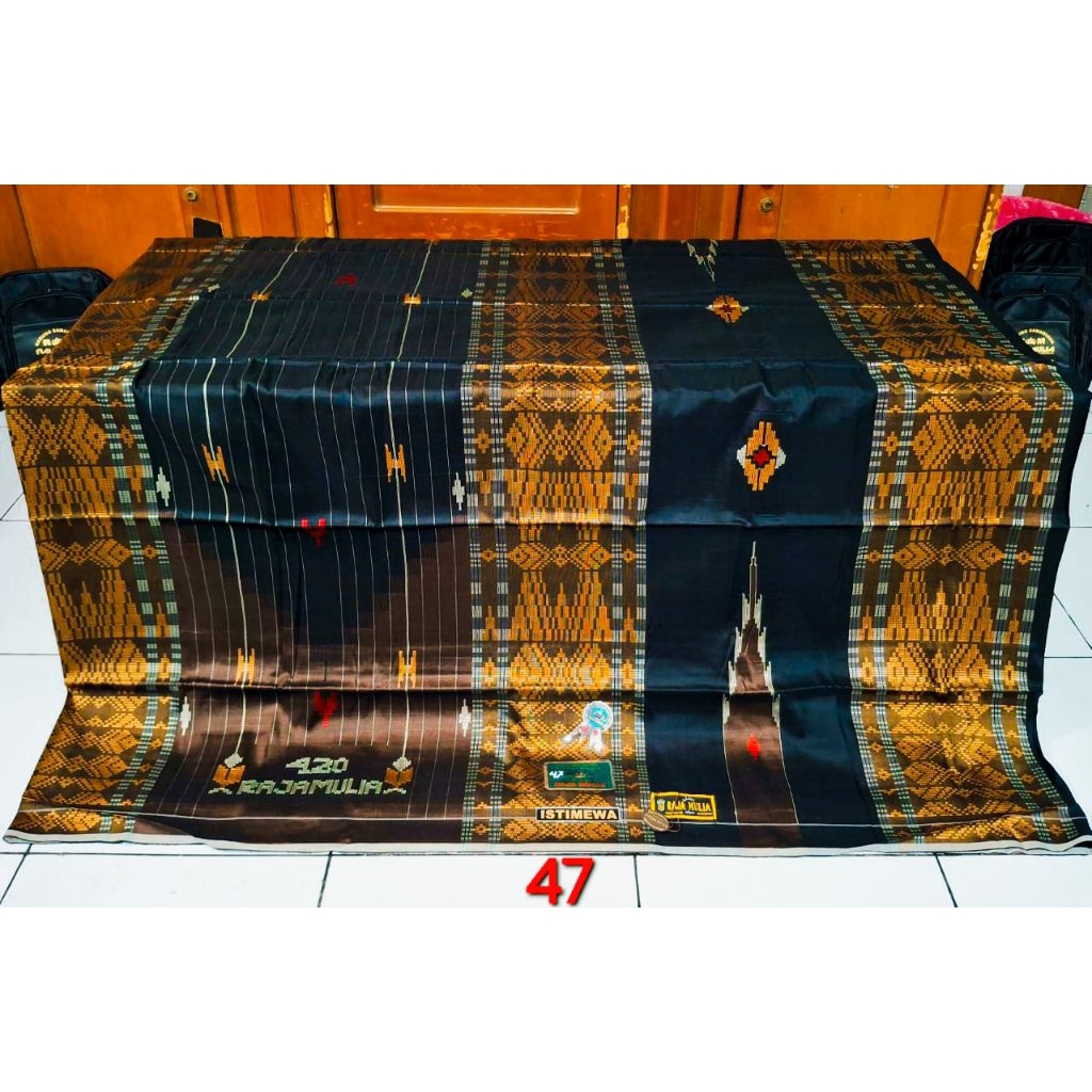 Raja mulia 420 sutra, sarung raja mulia