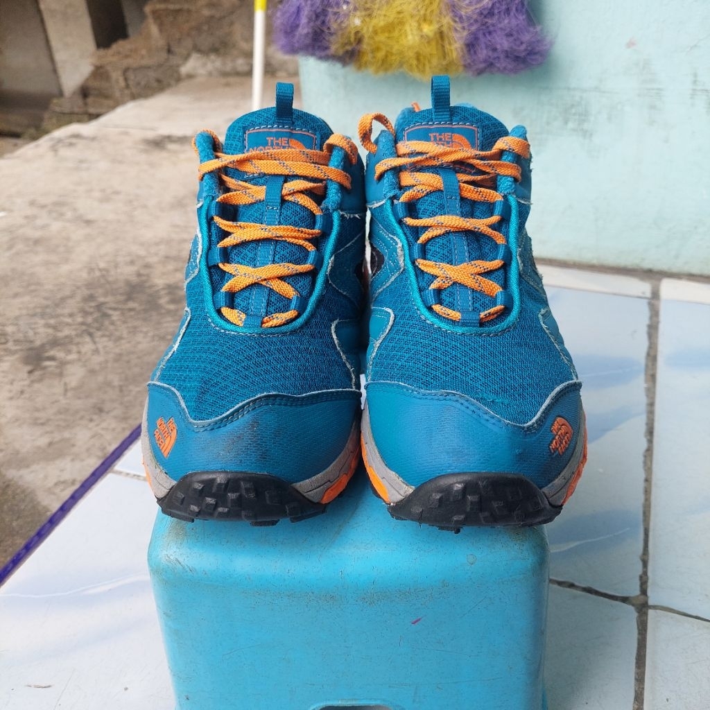 sepatu biru goretex outdoor sepatu gunung