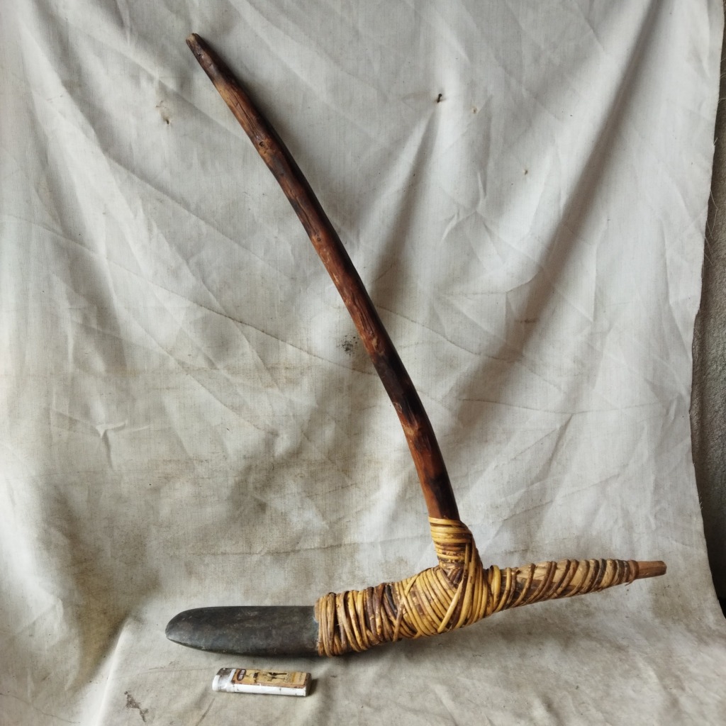 Pajangan Vintage Kapak Kampak Batu Papua