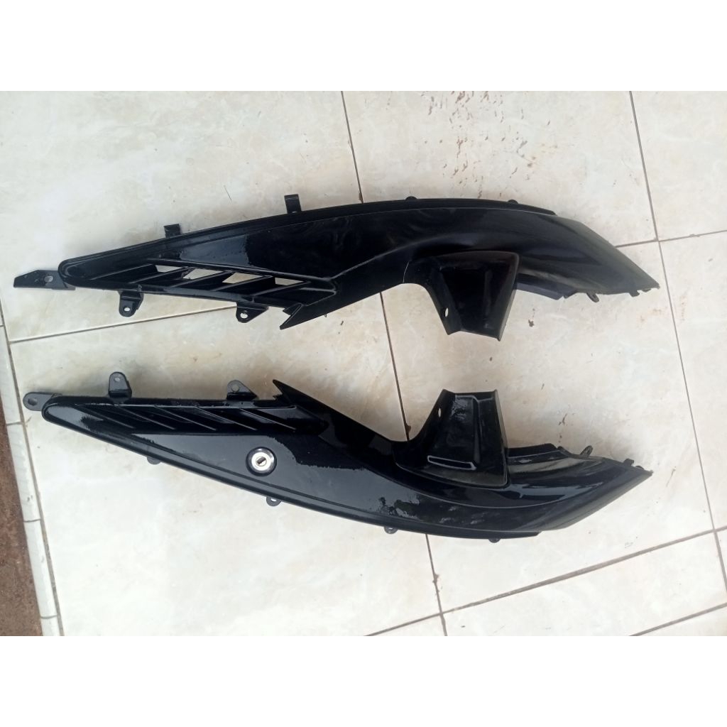 SAMBUNGAN BODY VARIO 110 KARBU ORIGINAL