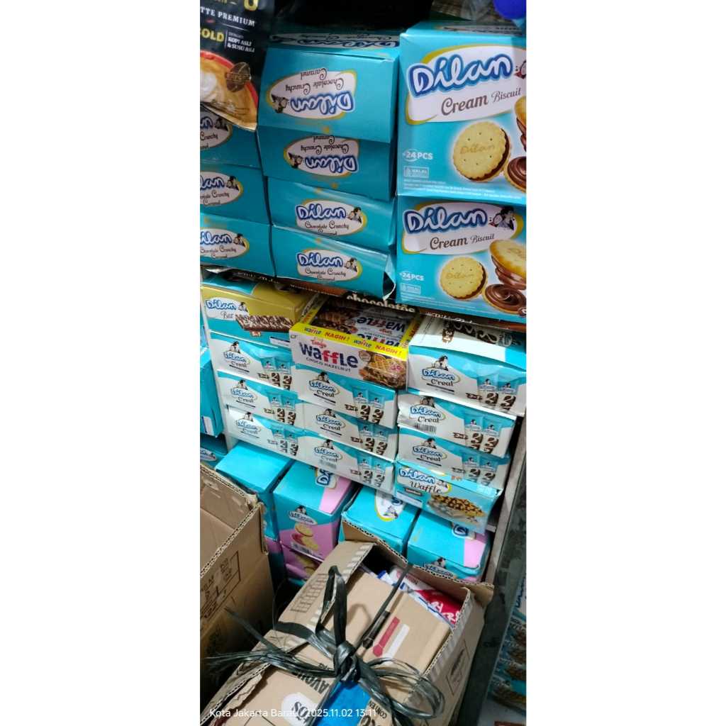 Aneka Biskuit Wafer Box Dilan Coklat, C'real, Cream Choco, Martabak, Waffle Superstar Snaps, Choki S