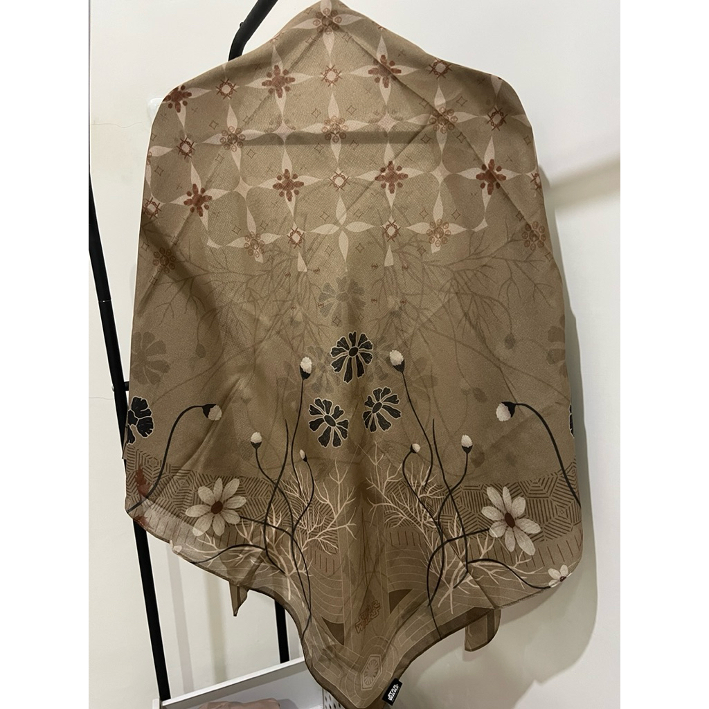 Hijab Segi Empat Preloved Branded – Purukambera / Ria Miranda / Kinaya / Trinycta / Luana / Aleza