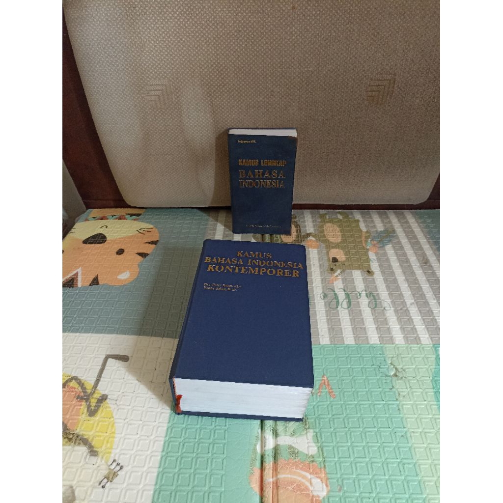 Varian Kamus Lengkap Bahasa Indonesia Kontemporer