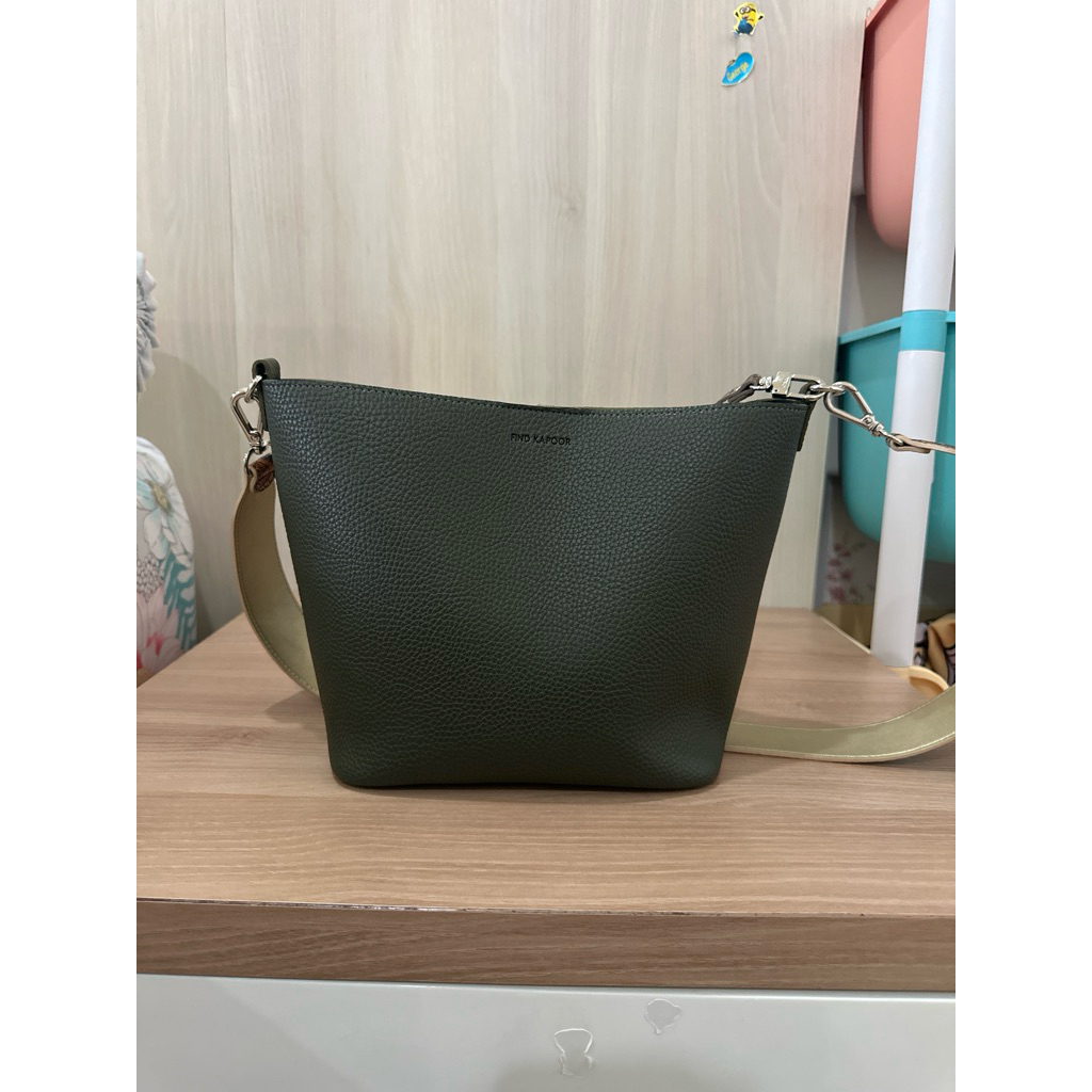 TAS SELEMPANG FIND KAPOOR