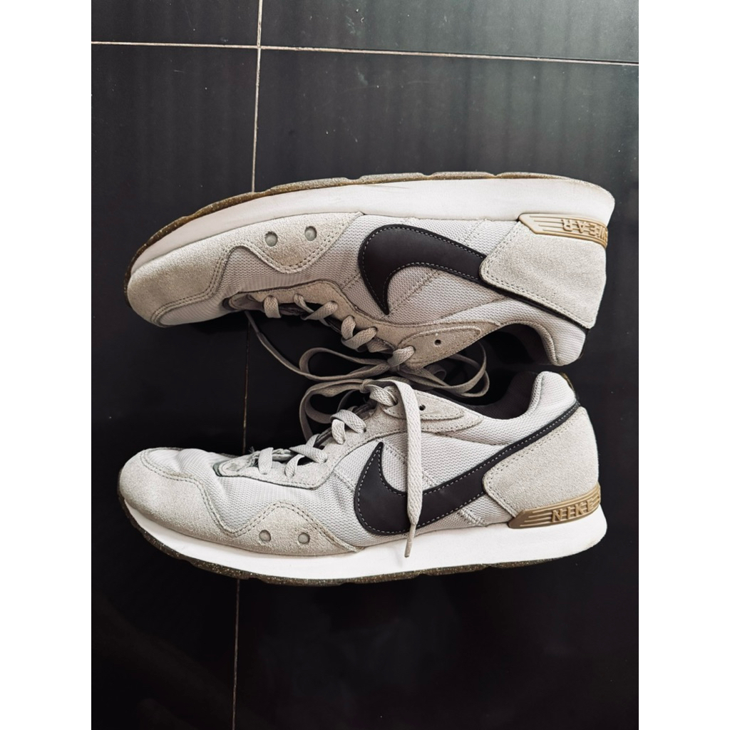 Nike Venture Runner Size 44 ORIGINAL